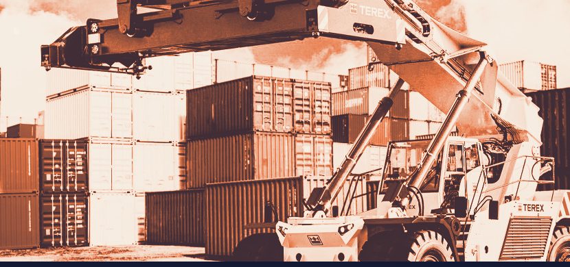 Chariot cavalier Terex — manutention de conteneurs sur le hub CVL